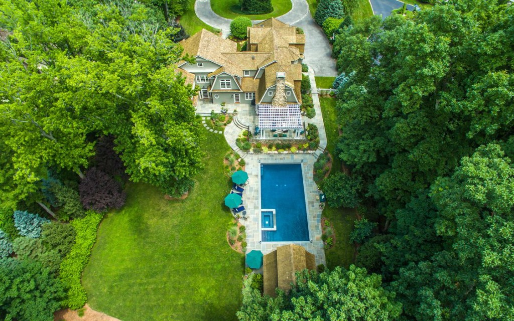 Tour 10 Luxury Country estates with gorgeous pools, interiors and porperty at Vintage American Home