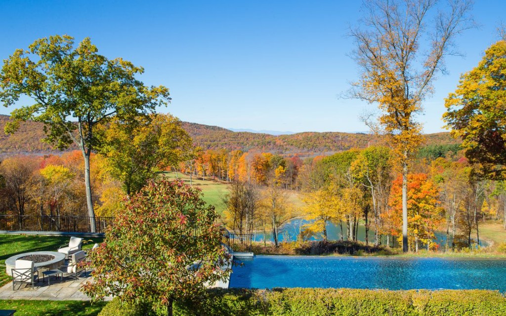 Tour 10 Luxury Country estates with gorgeous pools, interiors and porperty at Vintage American Home